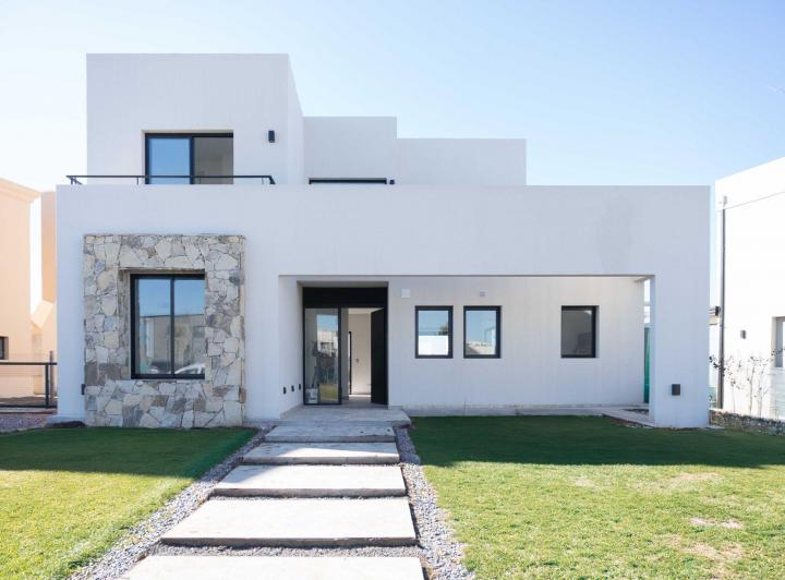 Casa · 154m² · 4 Ambientes · 2 Cocheras