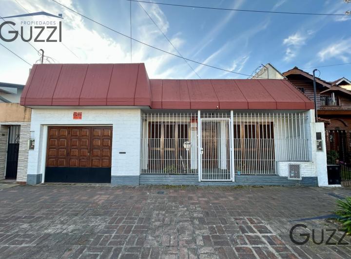 Casa · 169m² · 4 Ambientes · 1 Cochera