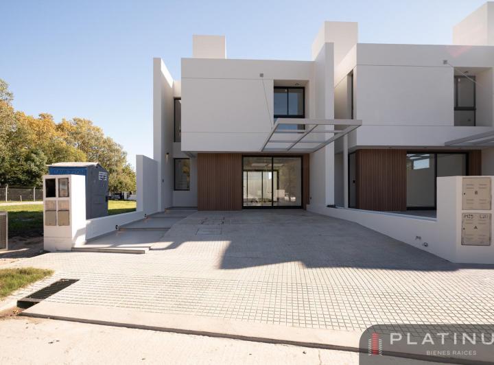 Casa · 173m² · 5 Ambientes · 2 Cocheras