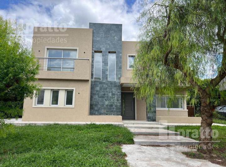 Casa · 200m² · 5 Ambientes · 1 Cochera