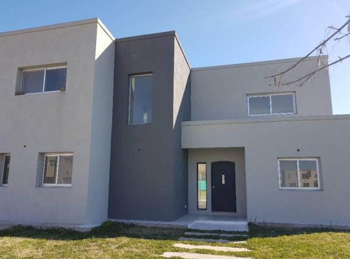 Casa · 199m² · 4 Ambientes · 1 Cochera