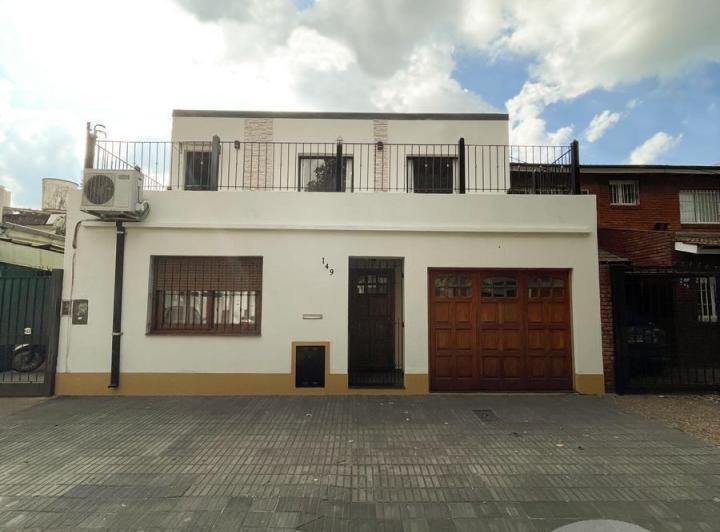 Casa · 180ha · 4 Ambientes · 1 Cochera