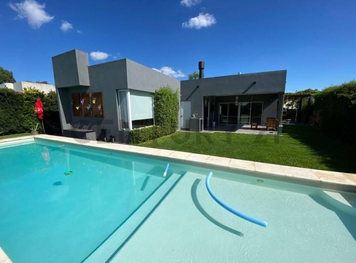 Casa · 142m² · 4 Ambientes · 3 Cocheras