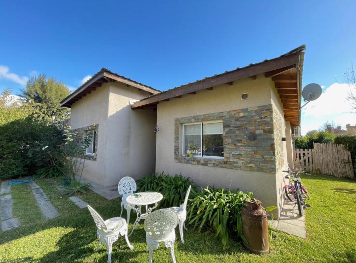 Casa · 100m² · 4 Ambientes · 3 Cocheras