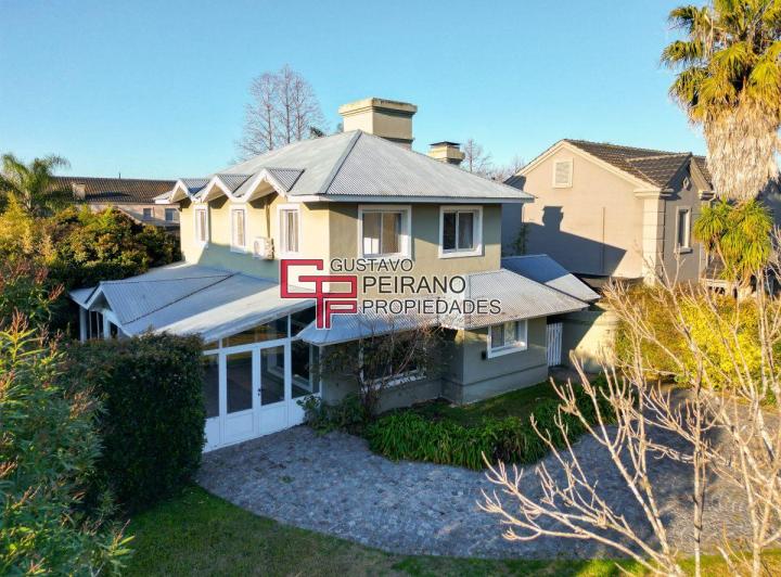 Casa · 160m² · 6 Ambientes · 1 Cochera