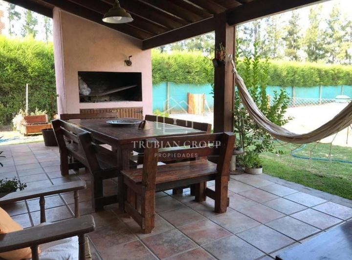 Casa · 200m² · 4 Ambientes · 2 Cocheras
