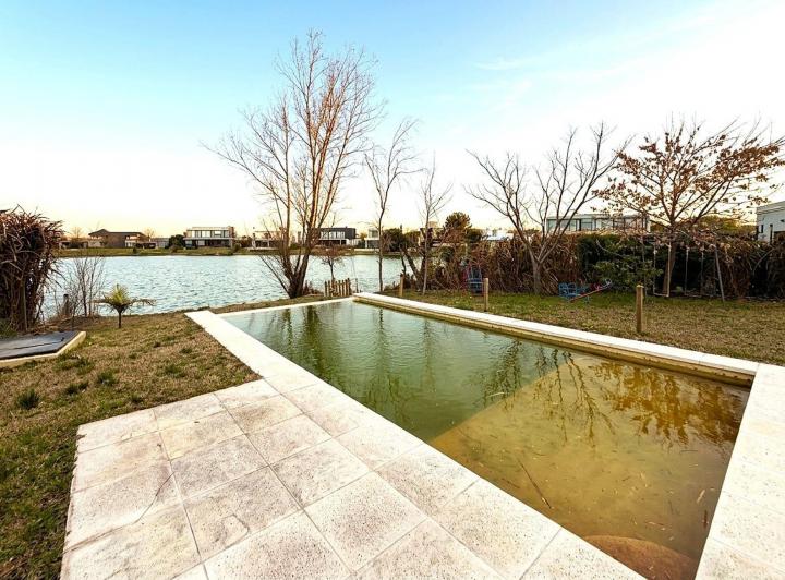 Casa · 174m² · 4 Ambientes · 2 Cocheras