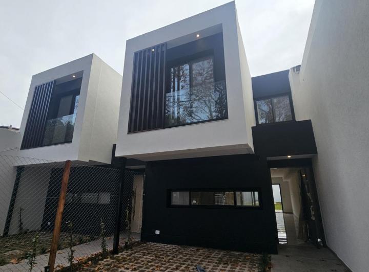 Casa · 122m² · 3 Ambientes · 1 Cochera