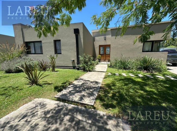Casa · 113m² · 4 Ambientes · 2 Cocheras