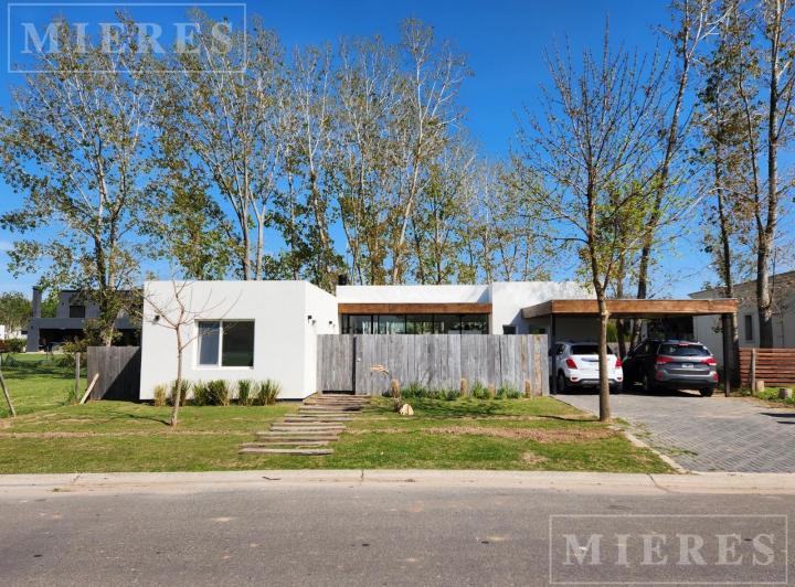 Casa · 170m² · 5 Ambientes · 2 Cocheras