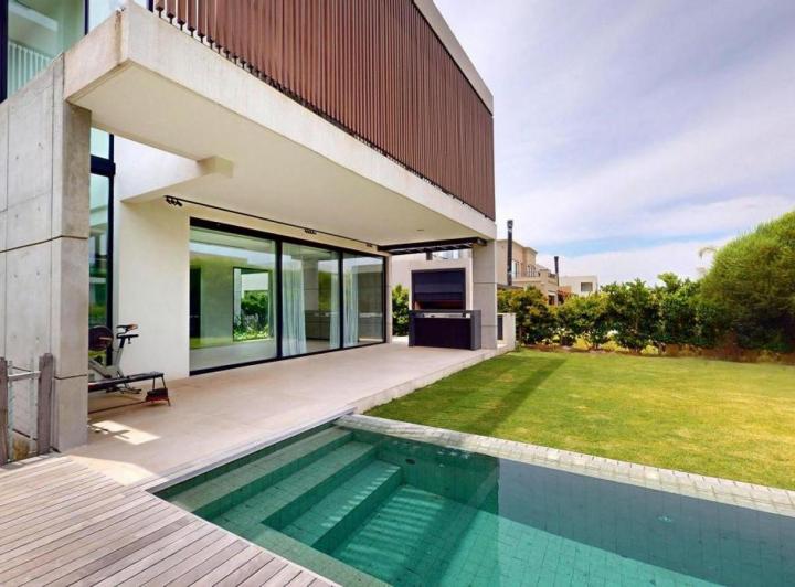 Casa · 281m² · 5 Ambientes · 2 Cocheras