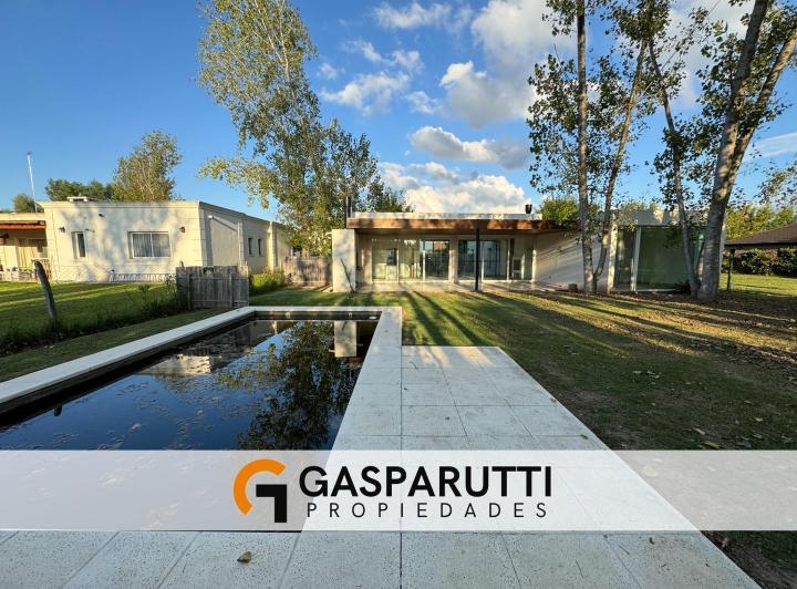 Casa · 160m² · 4 Ambientes · 4 Cocheras