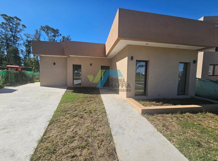 Casa · 115m² · 4 Ambientes · 3 Cocheras