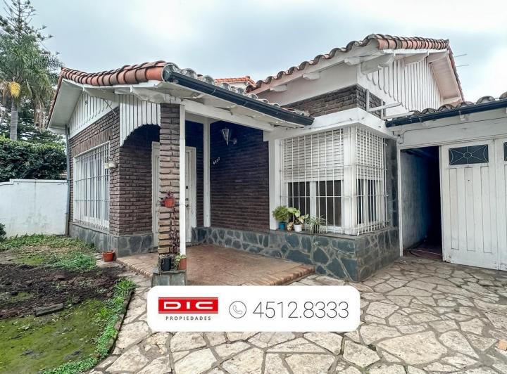 Casa · 213m² · 3 Ambientes · 2 Cocheras