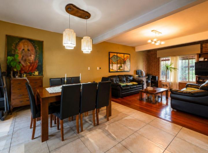 Casa · 170m² · 4 Ambientes · 2 Cocheras