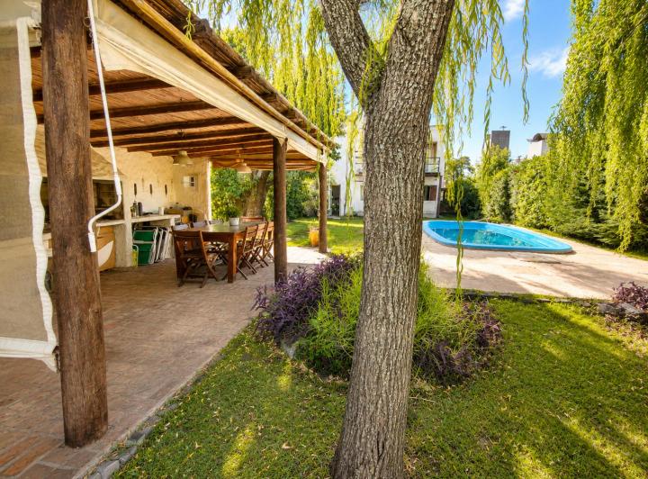 Casa · 145m² · 5 Ambientes · 1 Cochera