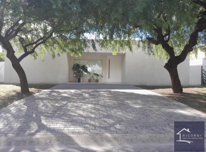 Casa · 150m² · 3 Ambientes · 2 Cocheras