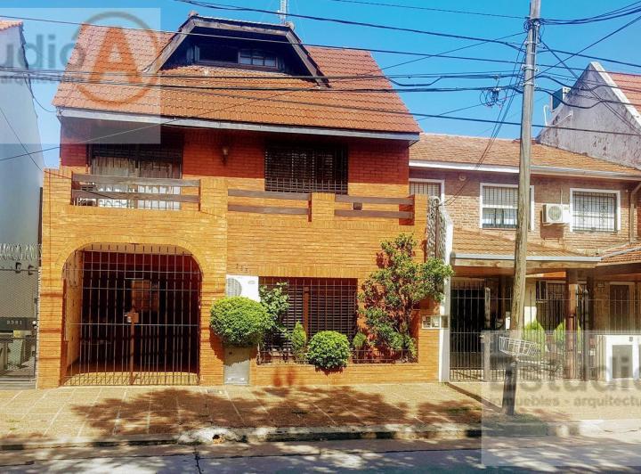 Casa · 170m² · 4 Ambientes · 1 Cochera