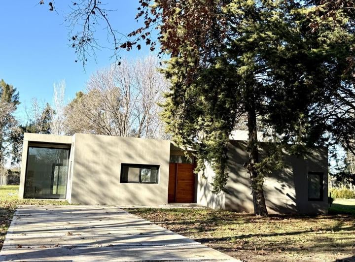 Casa · 180m² · 4 Ambientes · 2 Cocheras