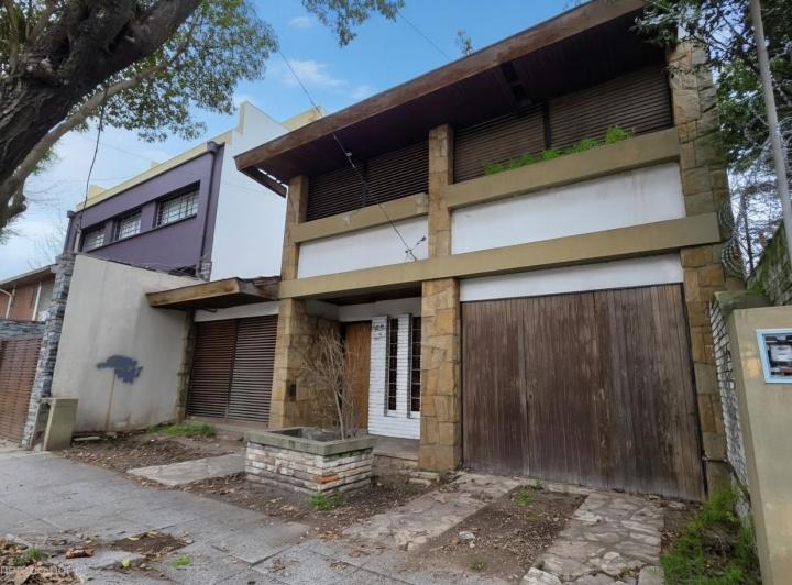 Casa · 258m² · 4 Ambientes · 2 Cocheras