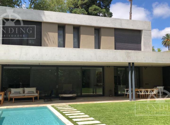 Casa · 564m² · 3 Ambientes · 1 Cochera