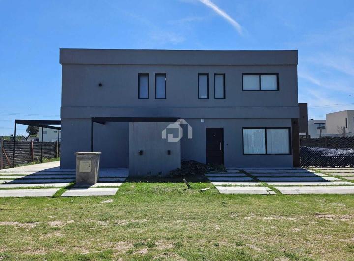 Casa · 110m² · 4 Ambientes · 2 Cocheras