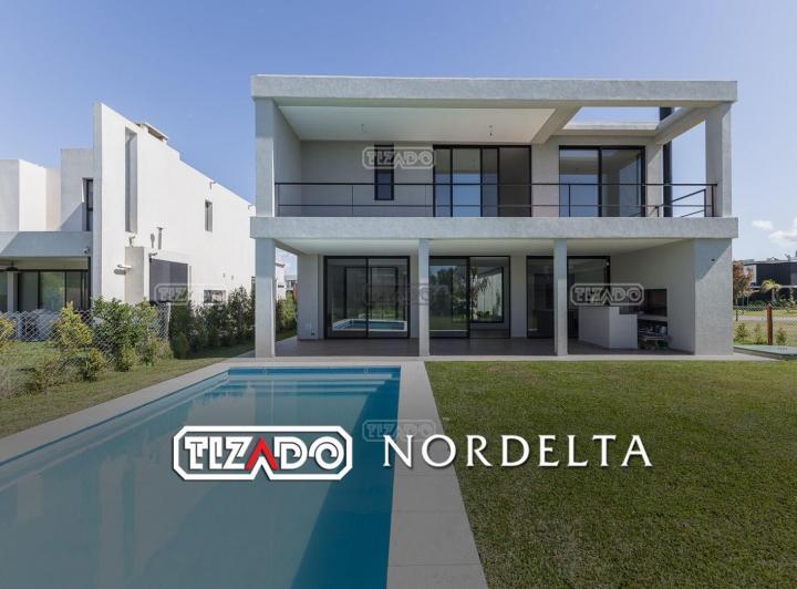 Casa · 222m² · 4 Ambientes · 1 Cochera