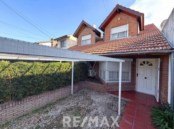 Casa · 77m² · 3 Ambientes · 1 Cochera