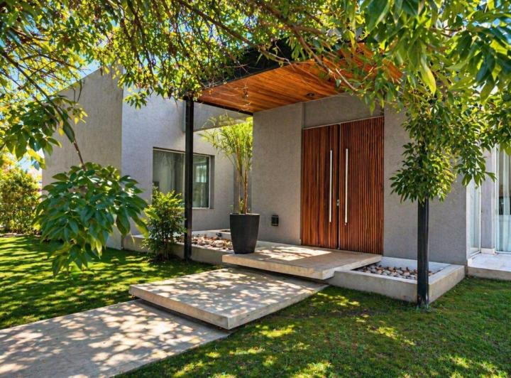 Casa · 272m² · 5 Ambientes · 2 Cocheras