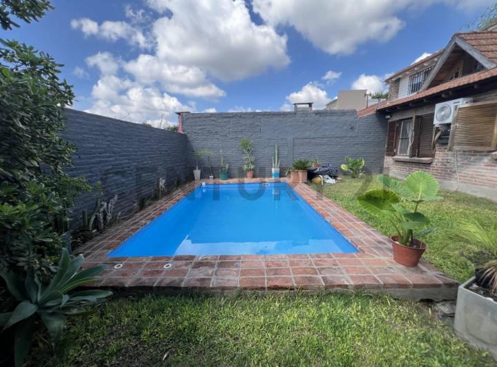 Casa · 90m² · 5 Ambientes · 1 Cochera