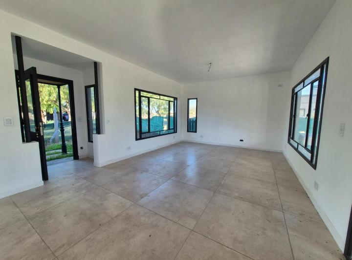 Casa · 130m² · 3 Ambientes · 2 Cocheras