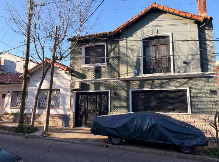 Casa · 146m² · 4 Ambientes · 2 Cocheras