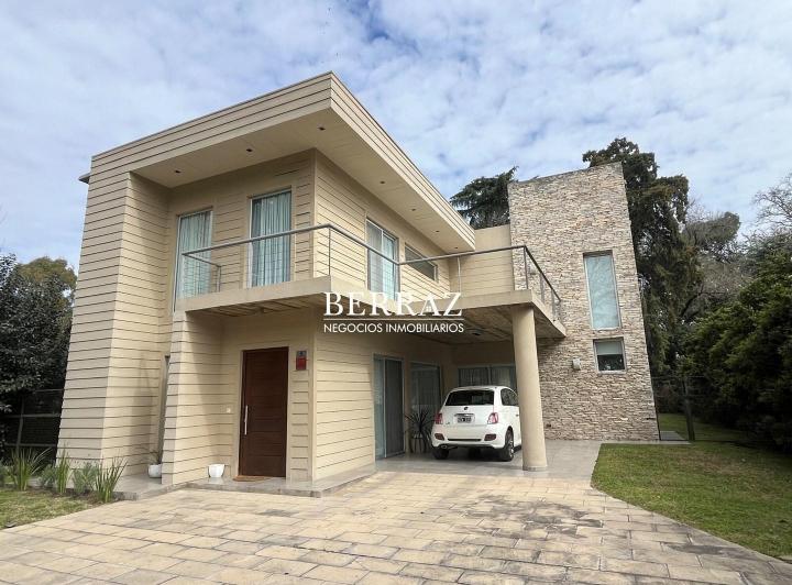 Casa · 202m² · 5 Ambientes · 1 Cochera