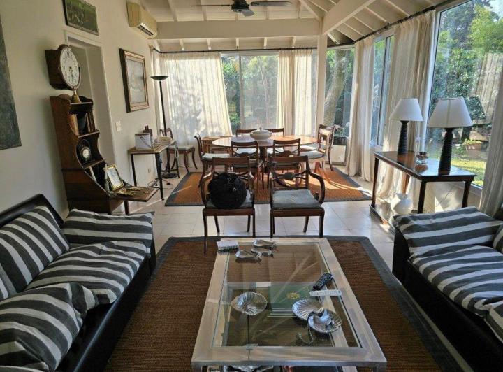 Casa · 180m² · 5 Ambientes · 2 Cocheras