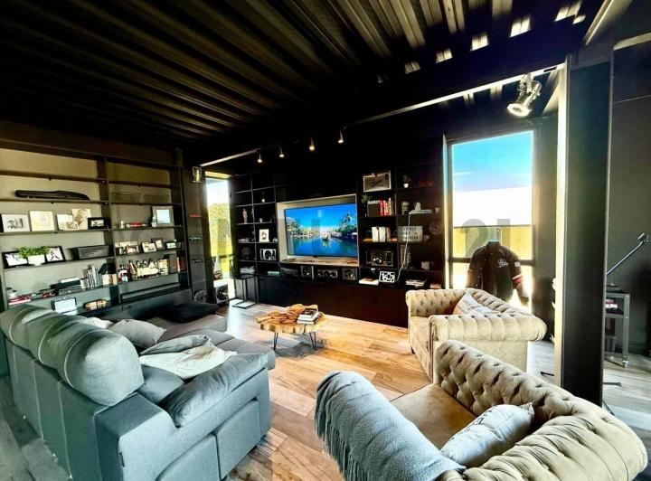 Casa · 300m² · 3 Ambientes · 10 Cocheras