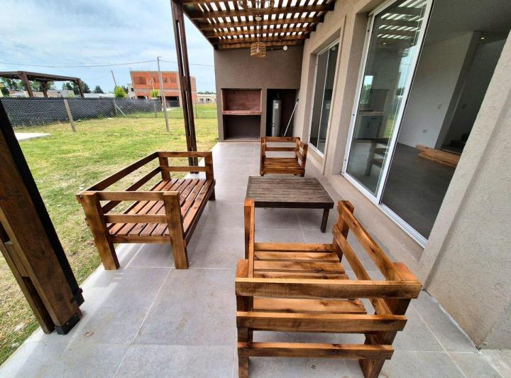 Casa · 95m² · 5 Ambientes · 1 Cochera
