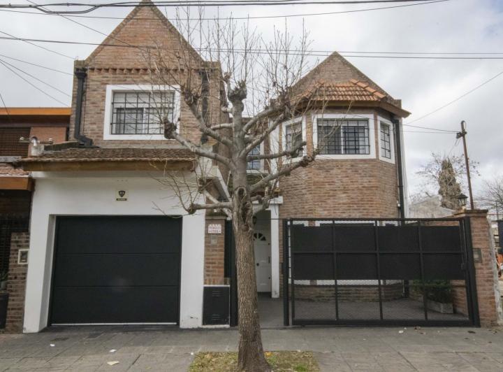 Casa · 197m² · 5 Ambientes · 2 Cocheras