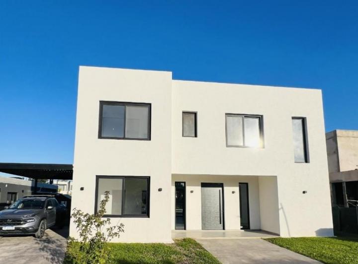 Casa · 270m²