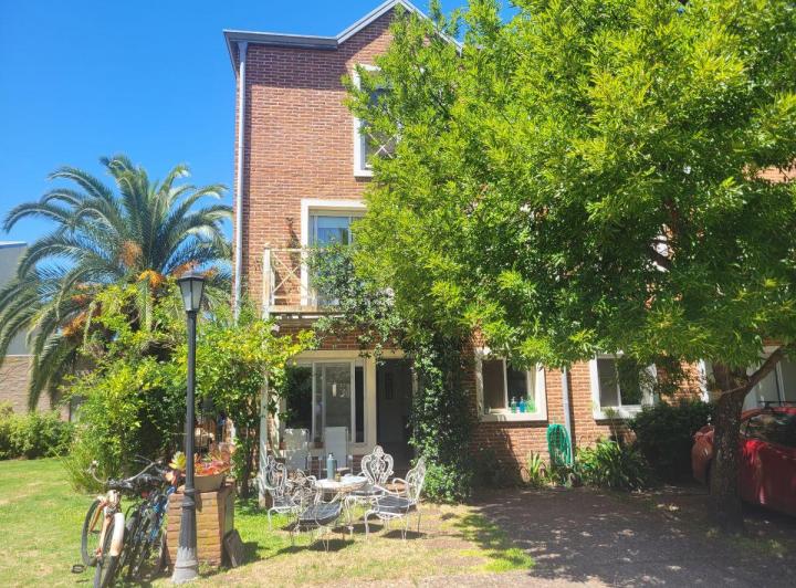 Casa · 126m² · 5 Ambientes · 1 Cochera