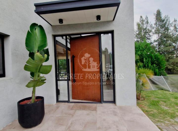 Casa · 132m² · 4 Ambientes · 2 Cocheras