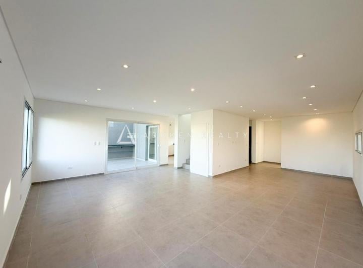 Casa · 188m² · 4 Ambientes · 2 Cocheras
