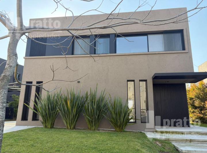 Casa · 197m² · 5 Ambientes · 3 Cocheras