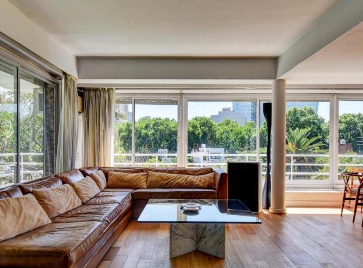Casa · 400m² · 6 Ambientes · 1 Cochera