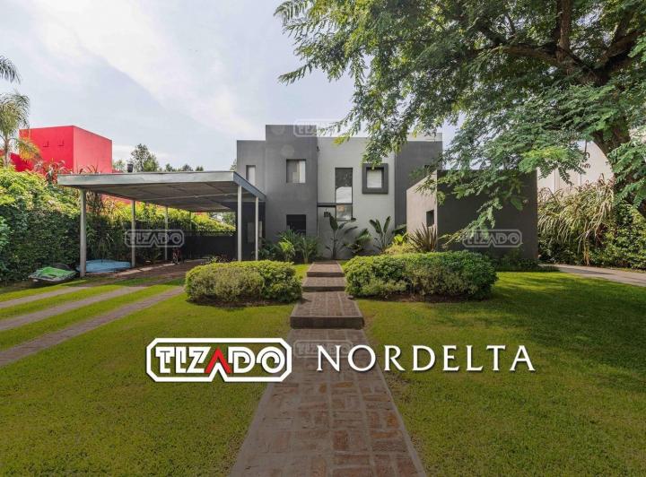 Casa · 243m² · 4 Ambientes · 1 Cochera