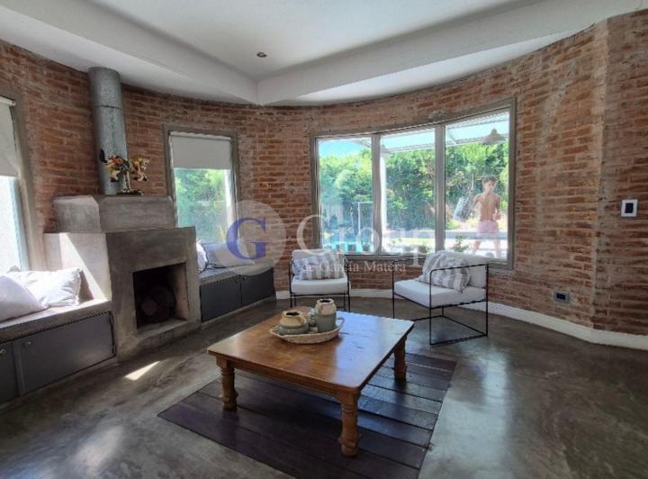 Casa · 190m² · 5 Ambientes · 2 Cocheras