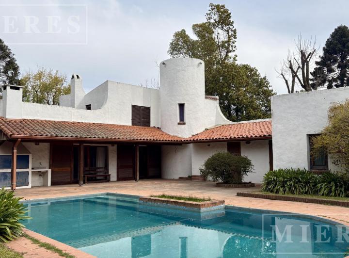 Casa · 215m² · 6 Ambientes