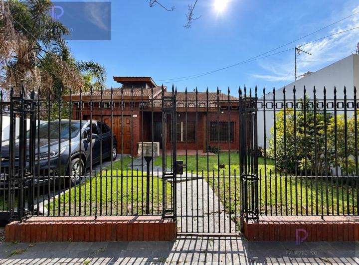 Casa · 195m² · 4 Ambientes · 3 Cocheras