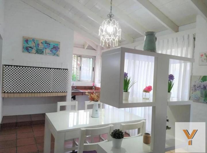 Casa · 130m² · 4 Ambientes · 2 Cocheras