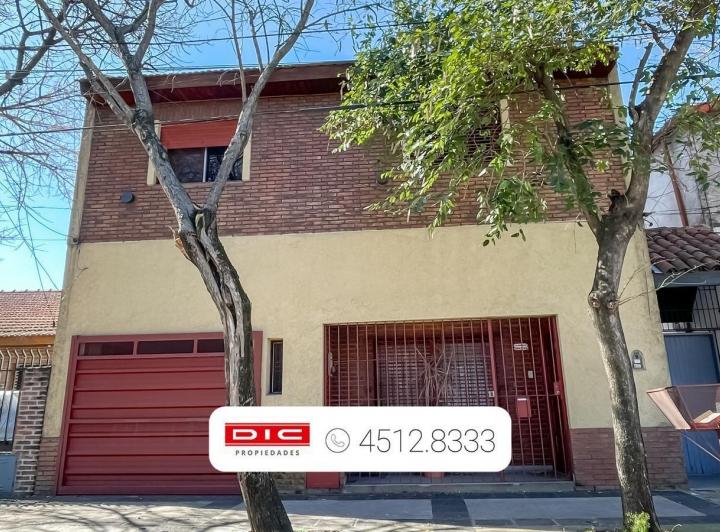 Casa · 210m² · 5 Ambientes · 1 Cochera