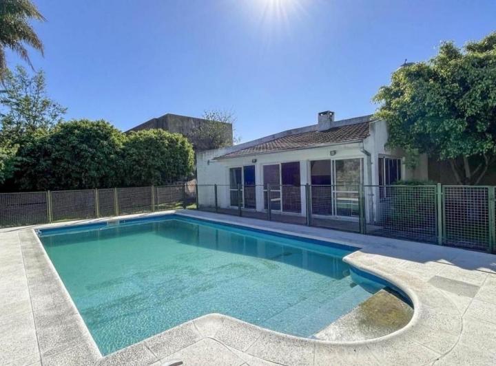 Casa · 160m² · 4 Ambientes · 1 Cochera